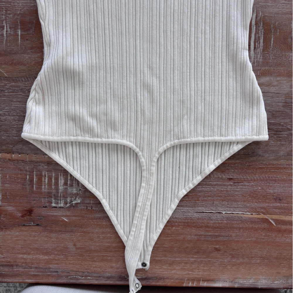 Abercrombie & Fitch Ribbed Bodysuit Ivory Sleeveless - Picture 5 of 5